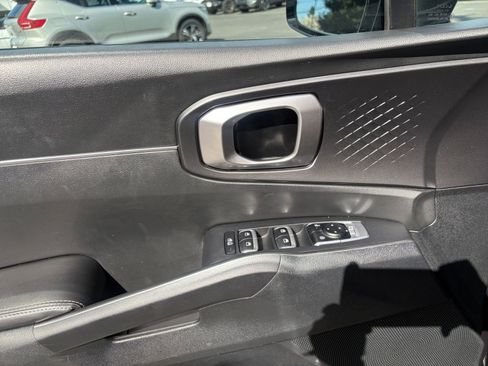 Used 2024 Kia Sorento S image 18