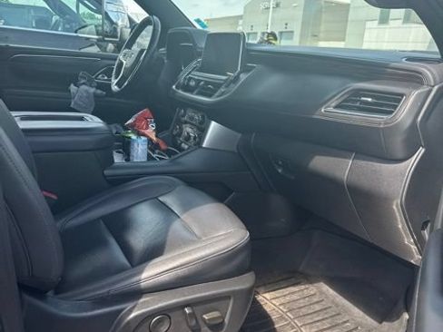 Used 2023 Chevrolet Tahoe Z71 w/ Luxury Package AWD/4WD image 3