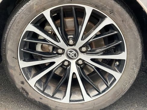 Used 2019 Toyota Camry SE image 14