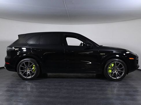 Certified 2022 Porsche Cayenne Turbo S AWD/4WD image 8