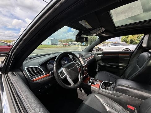 Used 2013 Chrysler 300 image 12