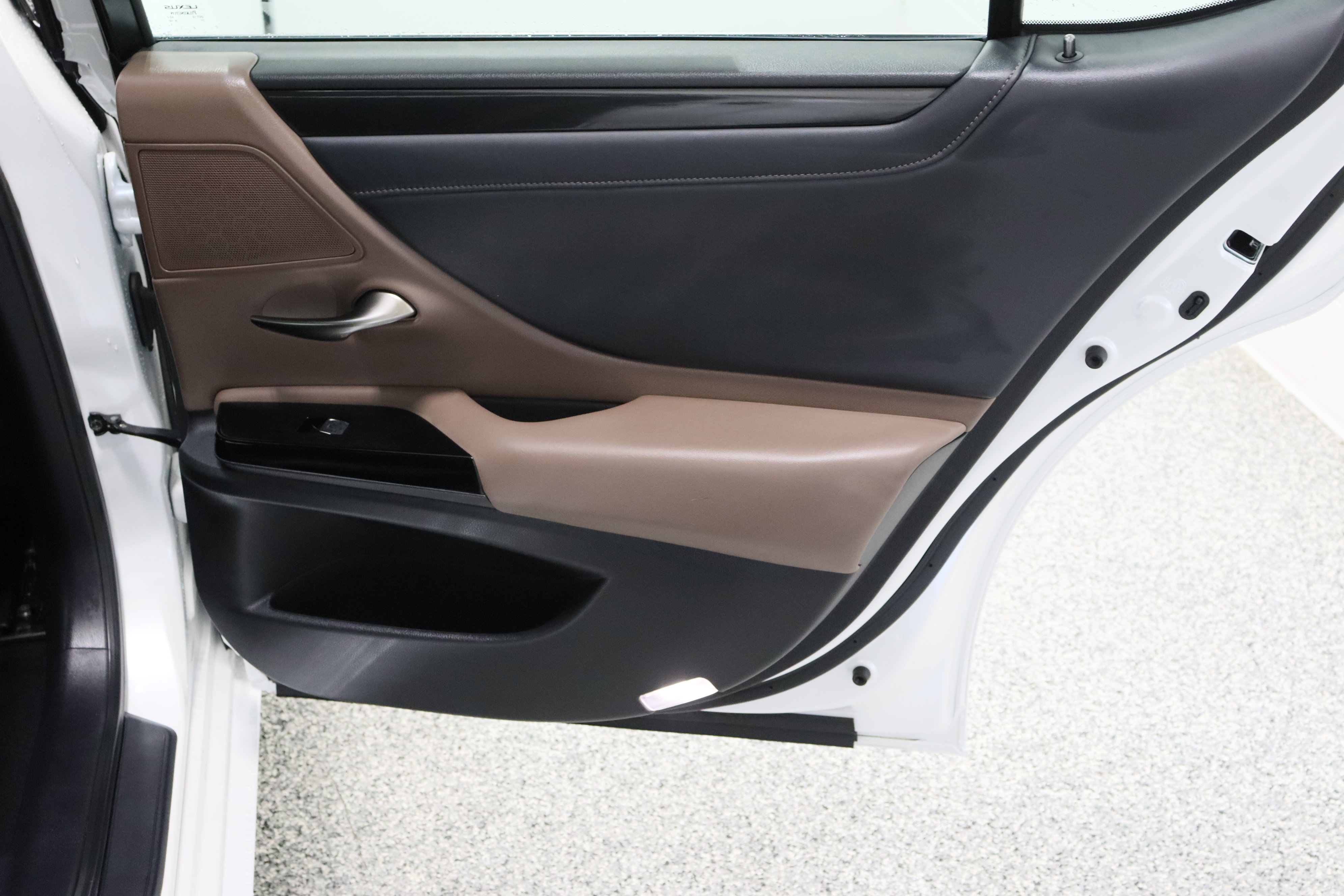 Used 2024 Lexus ES 350 w/ Accessory Package (Z1) FWD image 34