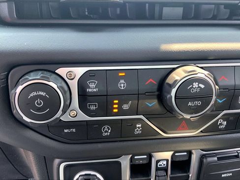 Certified 2025 Jeep Wrangler Unlimited Sahara w/ Safety Group AWD/4WD image 31