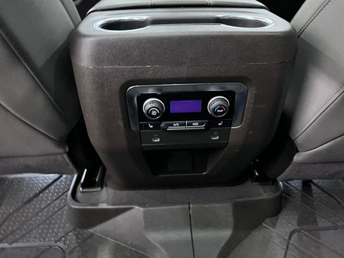 Used 2022 Chevrolet Suburban LT w/ LT Signature Plus Package AWD/4WD image 28