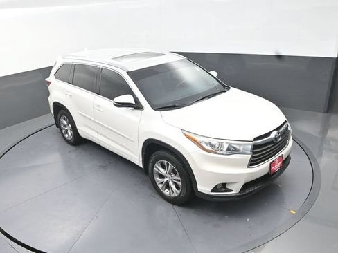 Used 2015 Toyota Highlander XLE AWD/4WD image 24