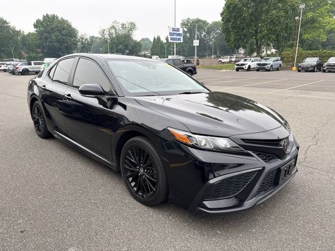 Used 2022 Toyota Camry SE w/ Carpet Mat Package (TMS) FWD image 6