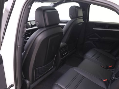 Used 2024 Porsche Cayenne Coupe image 15