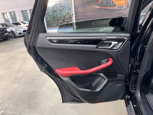 Used 2021 Porsche Macan image 55