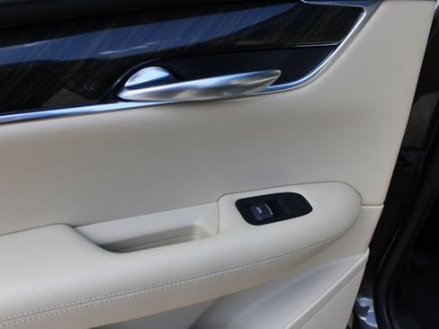 Used 2019 Cadillac XT5 FWD image 38