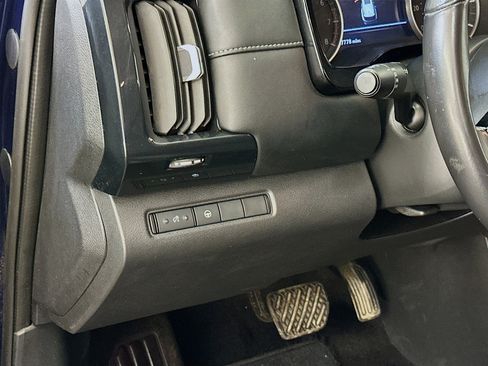 Used 2023 Nissan Pathfinder SV image 17