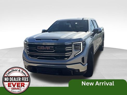 Used 2022 GMC Sierra 1500 SLT w/ SLT Convenience Package AWD/4WD image 2