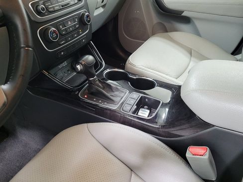 Used 2014 Kia Sorento SX image 26