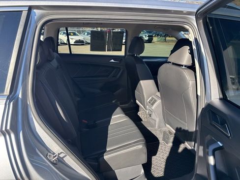 Used 2022 Volkswagen Tiguan SE image 12