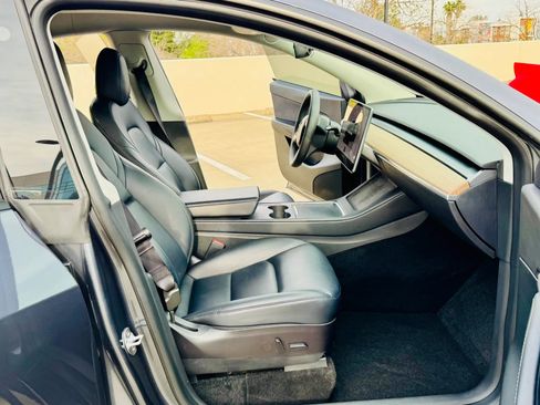 Used 2022 Tesla Model Y Performance image 19