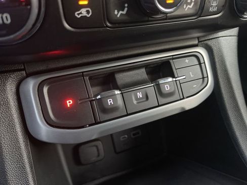 Used 2023 GMC Acadia SLE w/ Driver Convenience Package image 22