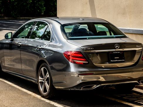 Used 2018 Mercedes-Benz E 300 4MATIC image 6