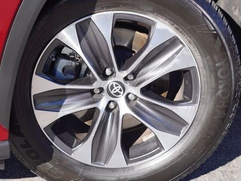 Used 2022 Toyota Highlander XLE image 14