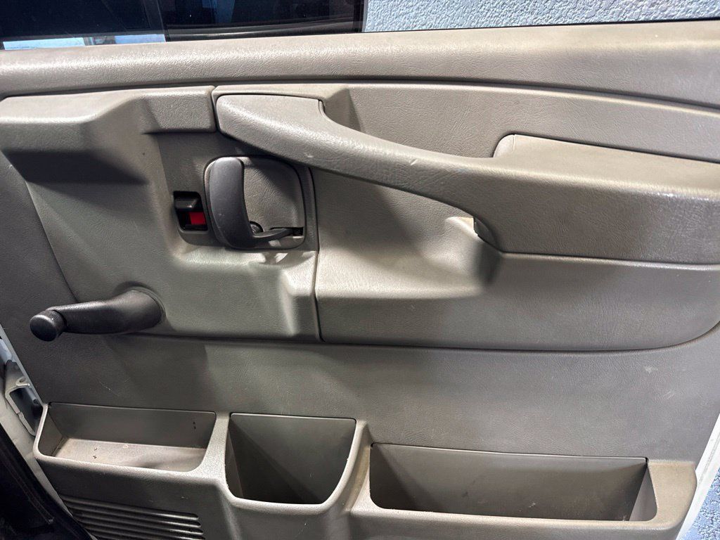 Used 2011 Chevrolet Express 3500 Extended RWD image 13