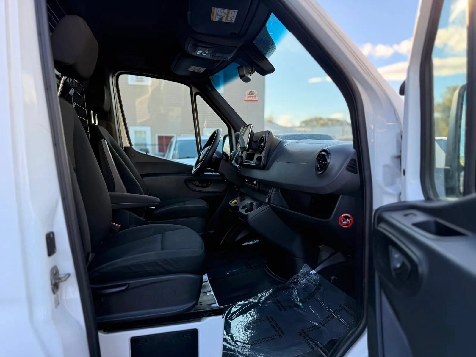 Used 2019 Mercedes-Benz Sprinter 144 Cargo image 9