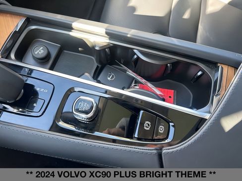 Used 2024 Volvo XC90 B5 Plus image 33
