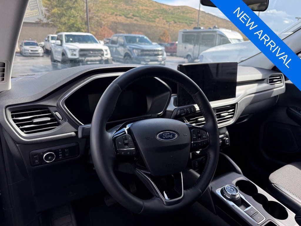Used 2025 Ford Escape SE FWD image 9