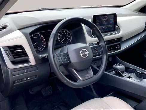 Used 2025 Nissan Rogue SV AWD/4WD image 18