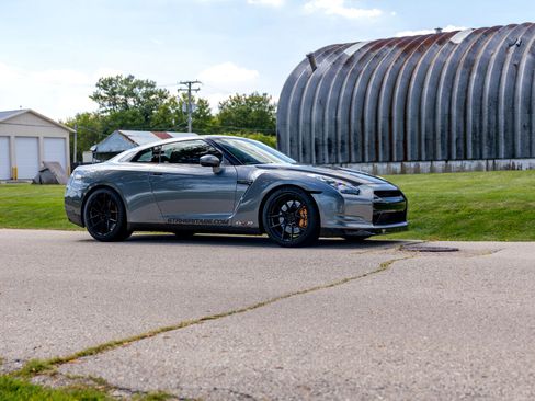 Used 2009 Nissan GT-R Premium image 13