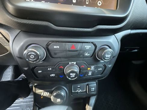 Used 2023 Jeep Renegade Altitude image 18