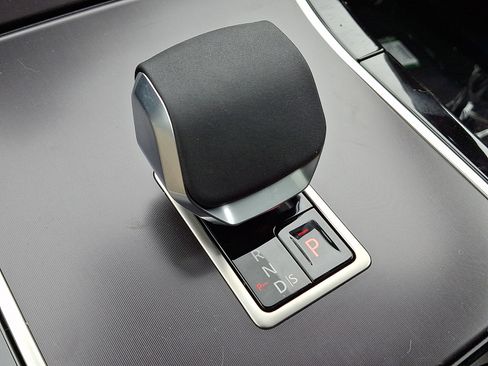 New 2026 Land Rover Range Rover Velar Dynamic SE image 12