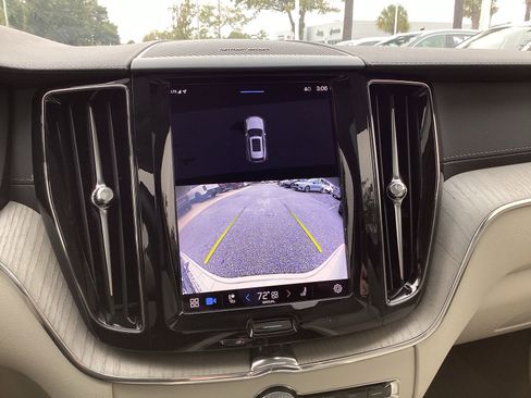 Certified 2023 Volvo XC60 B5 Ultimate w/ Climate Package image 25