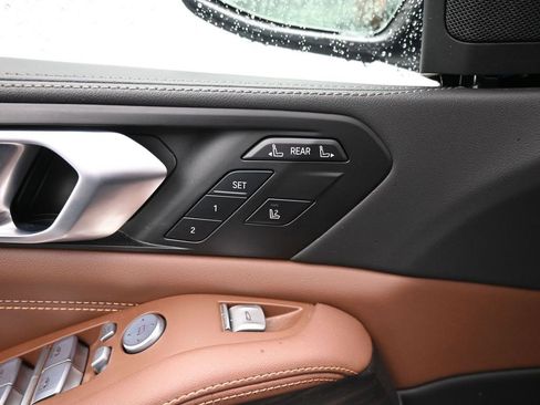 Used 2023 BMW X7 xDrive40i w/ Parking Assistance Package image 12