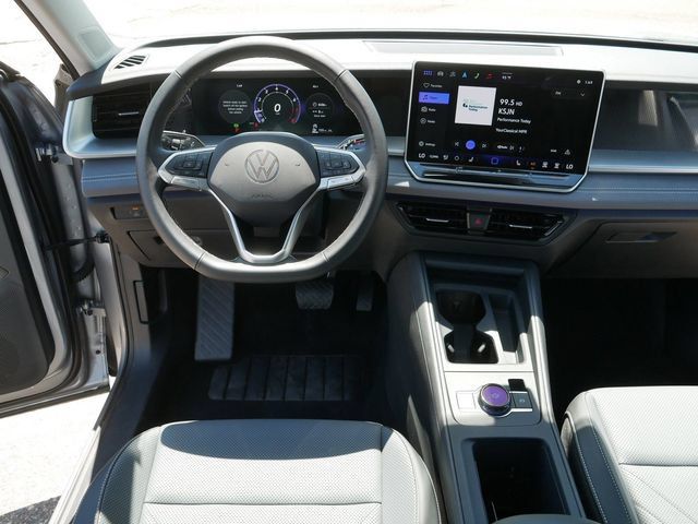Certified 2025 Volkswagen Tiguan SE AWD/4WD image 21