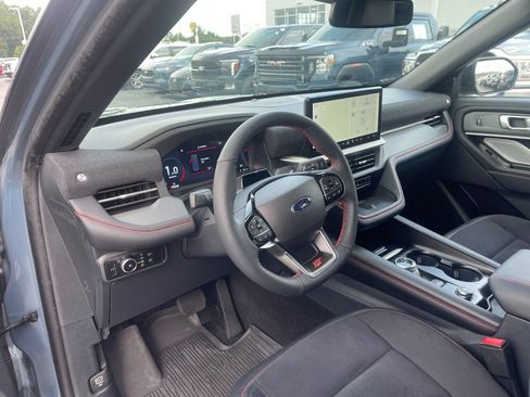 Used 2025 Ford Explorer ST RWD image 11