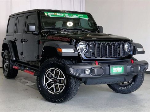 Used 2024 Jeep Wrangler Unlimited Rubicon w/ Convenience Group AWD/4WD image 34