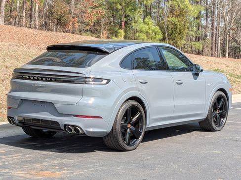 Certified 2025 Porsche Cayenne S AWD/4WD image 7