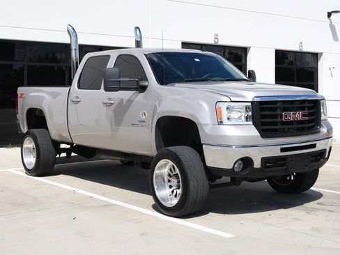 Used 2009 GMC Sierra 2500 SLT w/ SLT Convenience Package image 2