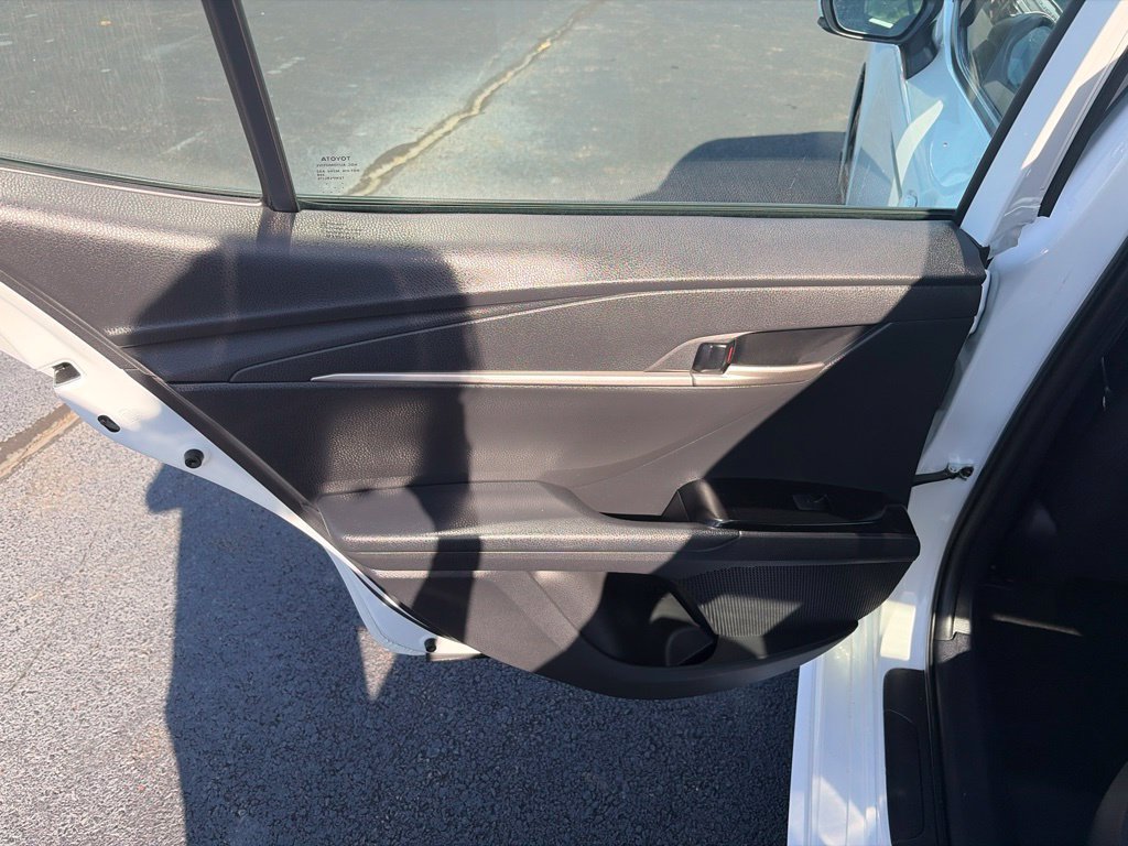 Used 2025 Toyota Camry SE FWD image 30