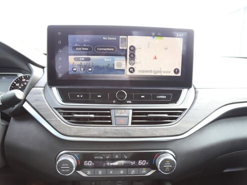 Used 2025 Nissan Altima 2.5 SR w/ SR Premium Package FWD image 11