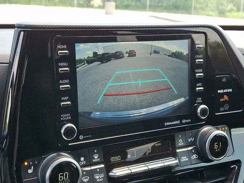 Used 2022 Toyota Highlander XSE AWD/4WD image 4