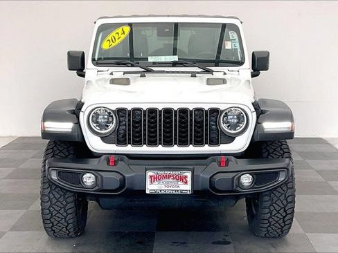 Used 2024 Jeep Wrangler Unlimited Rubicon AWD/4WD image 2