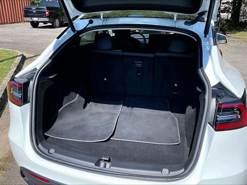 Used 2023 Tesla Model Y AWD image 32