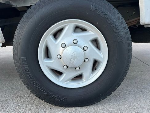 Used 2007 Ford E-350 and Econoline 350 Extended Super Duty image 13