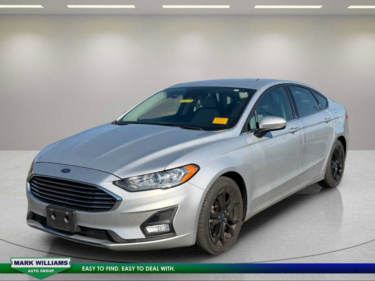 Used 2019 Ford Fusion SE w/ Equipment Group 151A FWD image 2