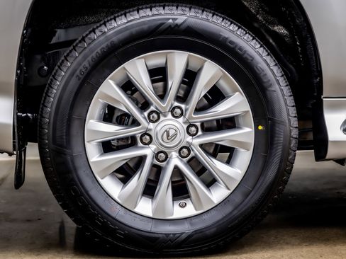 Used 2015 Lexus GX 460 w/ Premium Package AWD/4WD image 35