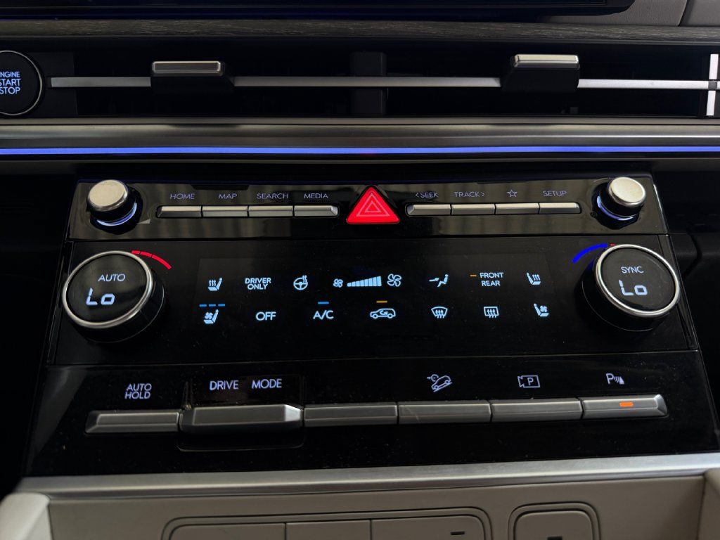 Used 2025 Hyundai Santa Fe Limited FWD image 17