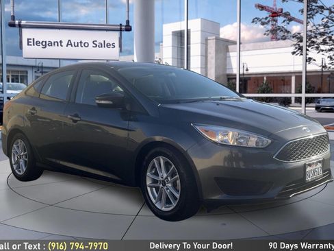 Used 2015 Ford Focus SE FWD image 3