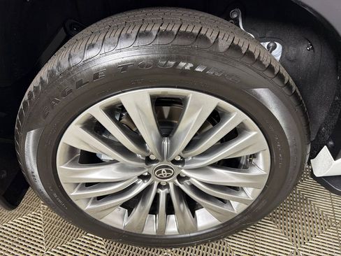 Used 2026 Toyota Highlander Platinum AWD/4WD image 18