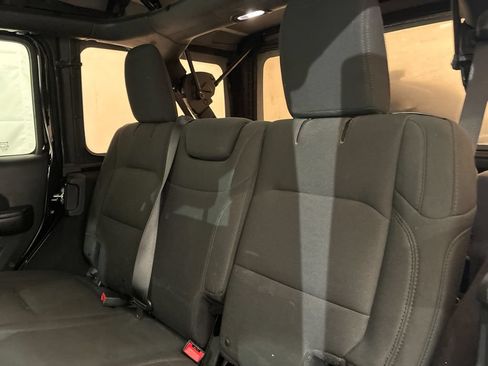 Used 2018 Jeep Wrangler Unlimited Sport S AWD/4WD image 9