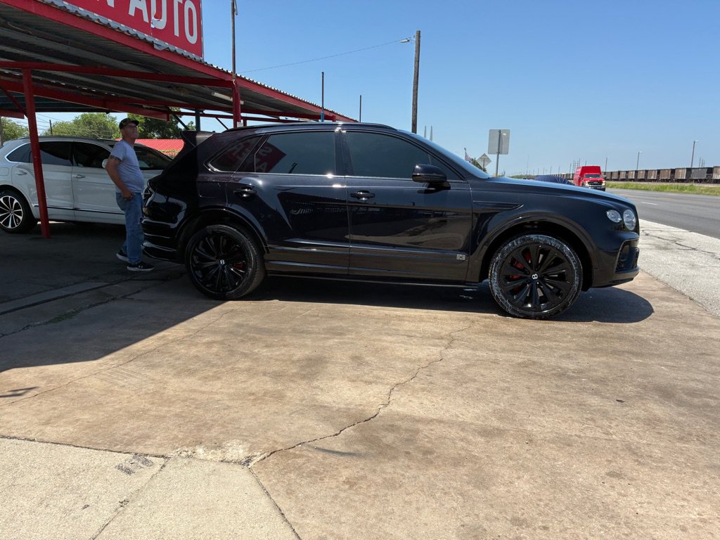 Used 2021 Bentley Bentayga AWD/4WD image 30