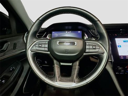 Used 2022 Jeep Grand Cherokee L Limited image 10